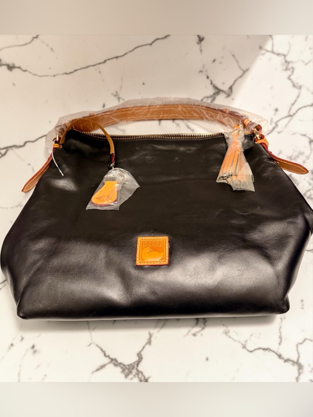 DOONEY AND BURKE MACKENZIE HOBO TOTE BAG LEATHER NWT 50%+ OFF RETAIL - Picture 4 of 14